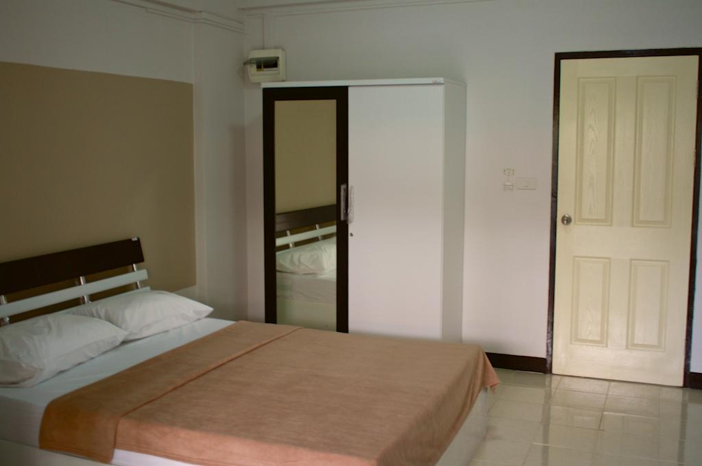 סינג בורי Baanbudsarin Apartment מראה חיצוני תמונה